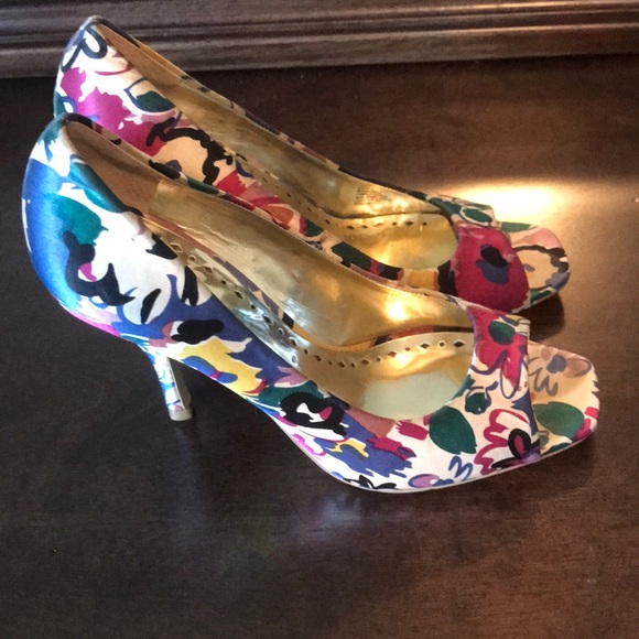 BCBG Floral Peep Toe Pumps - Picture 2 of 8